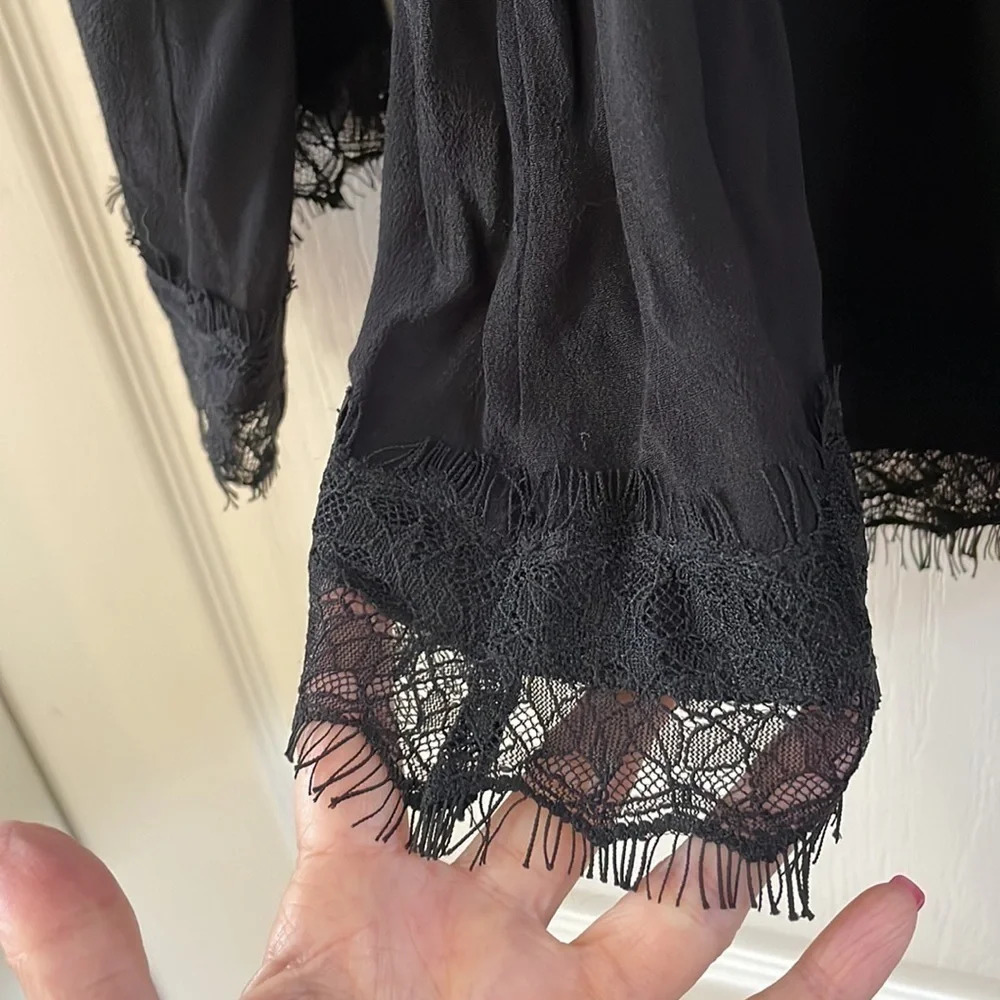 FL&L Lace trim black blouse size XS - Picture 4 of 6